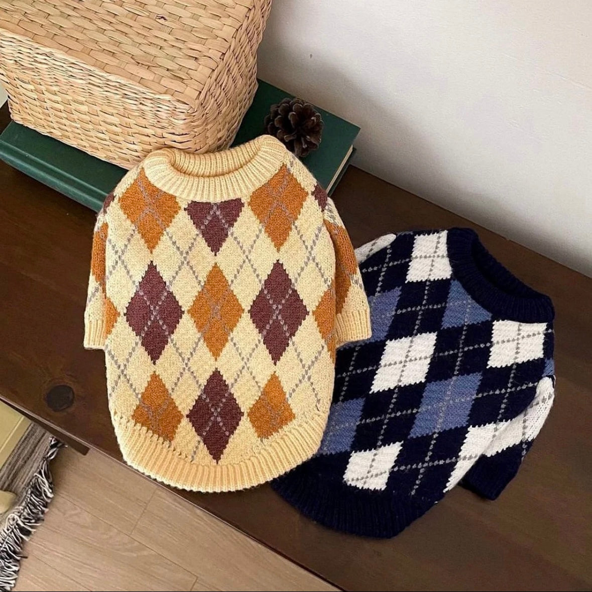 Fashionable Plaid Pet Sweater - Soft and Comfortable Fabric